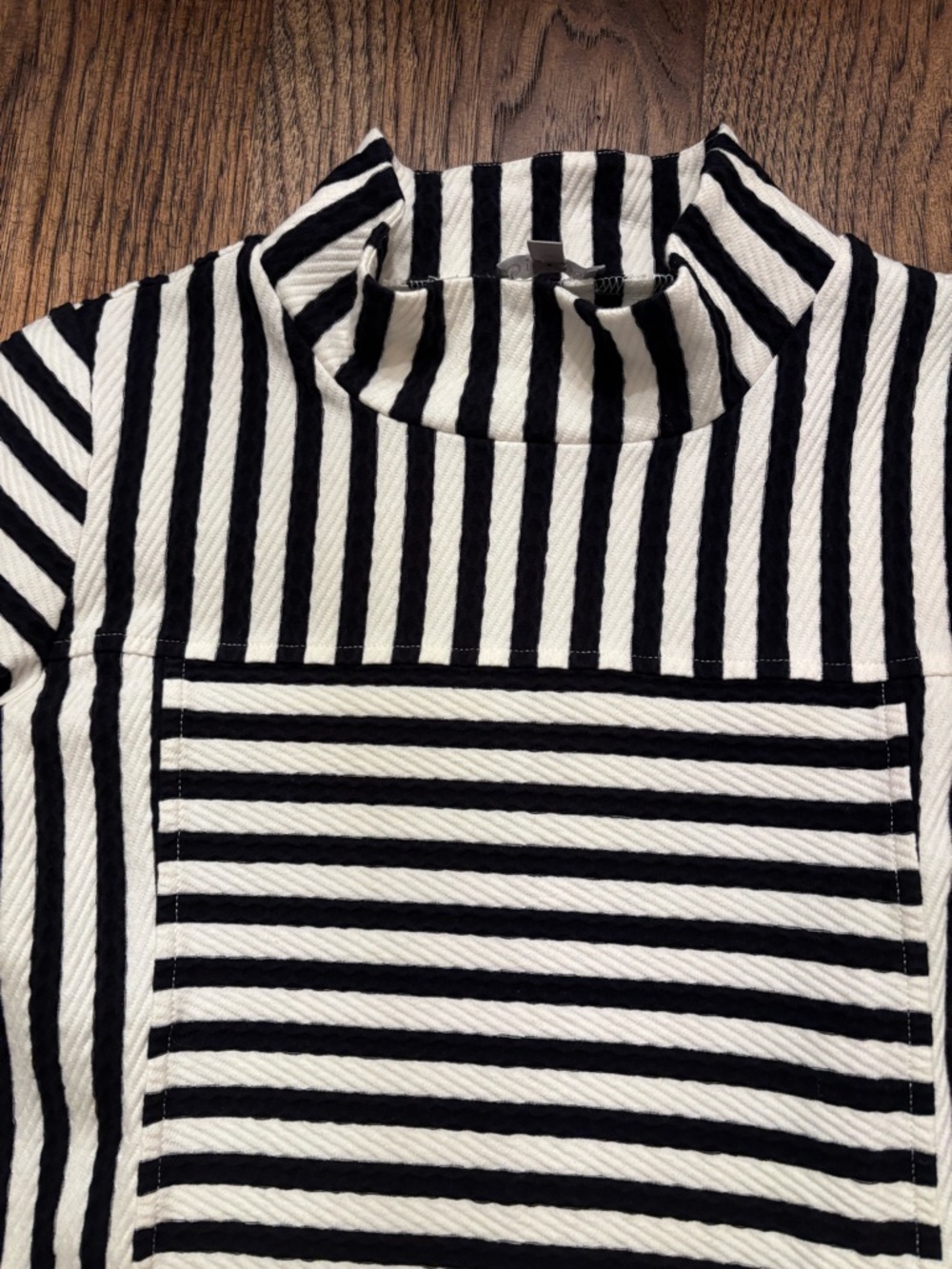 Talbots Striped Textured Top Size S Black Ivory Long Sleeve Athleisure - Picture 4 of 12